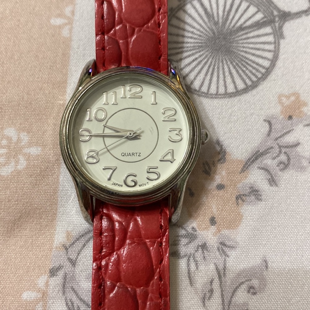 Ladies Quartz Watch. 4 Different Color Straps. - image 2